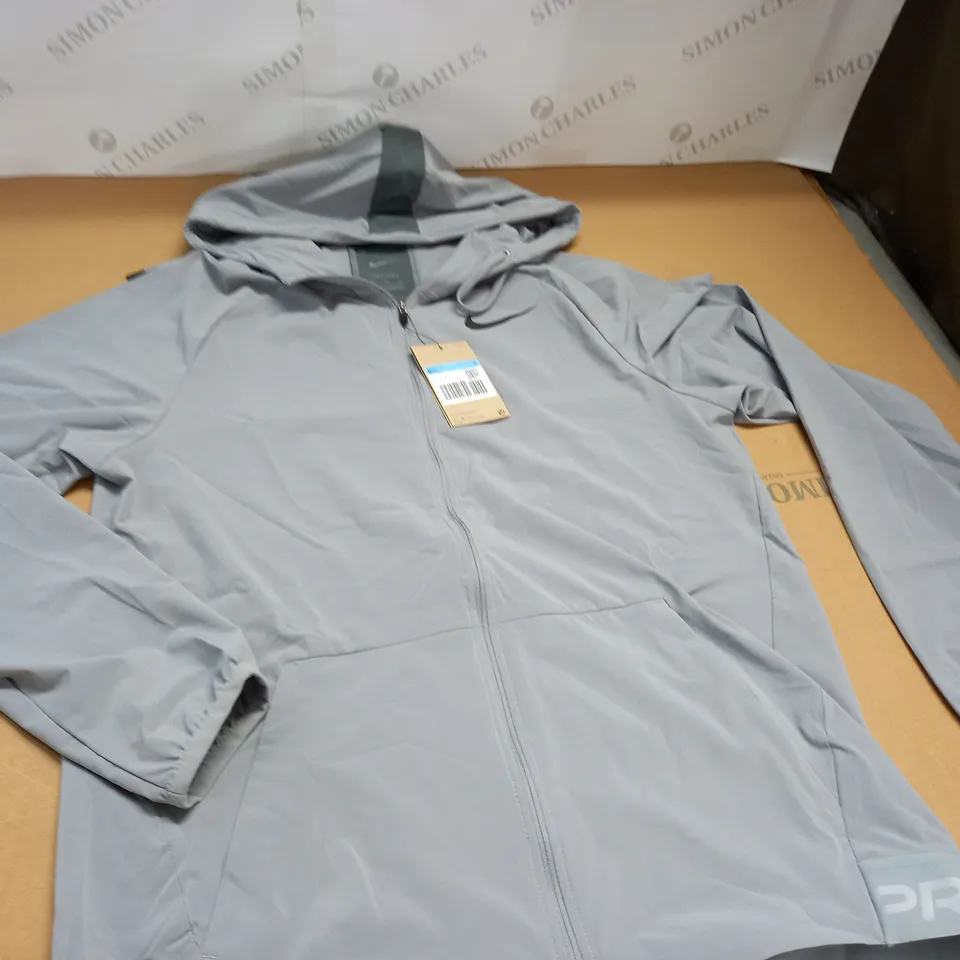 NIKE LIGHTWEIGHT GREY ZIP THROUGH JACKET - M