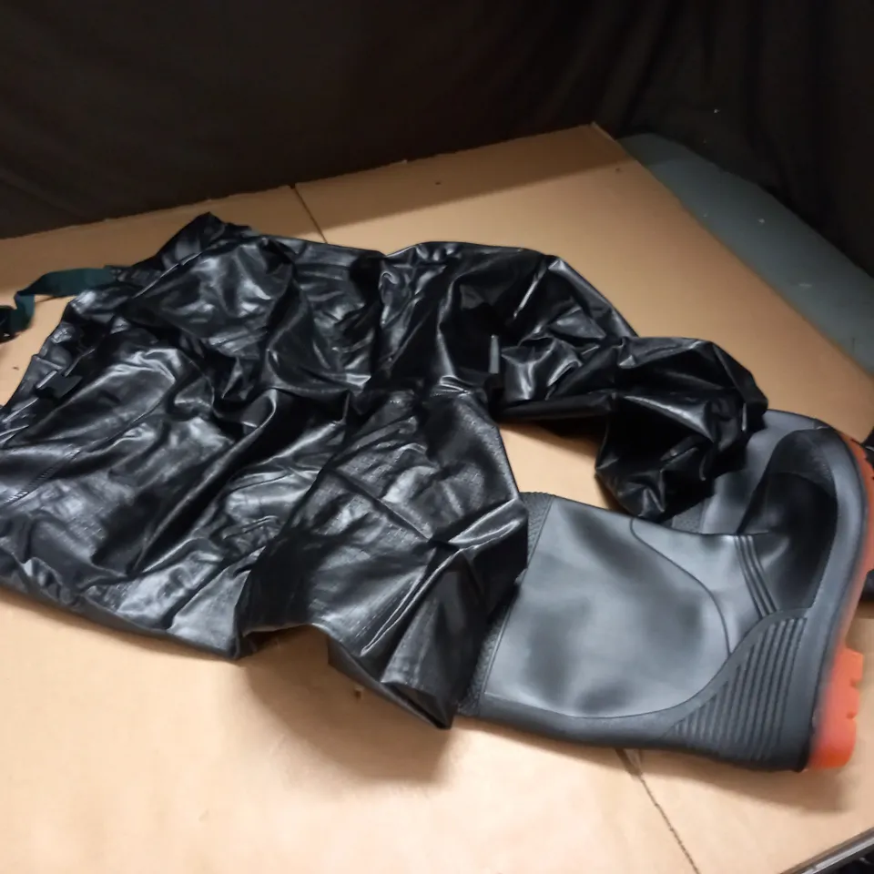 BLACK WATERPROOF WELLIE TROUSERS - 43