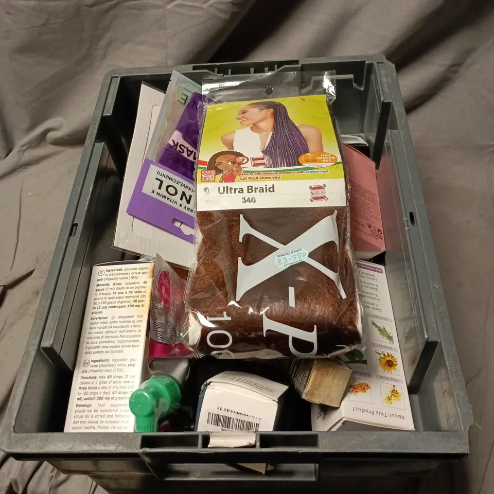 APPROXIMATELY 20 X ASSORTED COSMETIC ITEMS TO INCLUDE MARCELS GREEN SOAP, GLOW RECIPE WATERMELON GLOW HUE DROPS, BEARD OIL, NARS RADIANT CREAM CONCEALER ETC