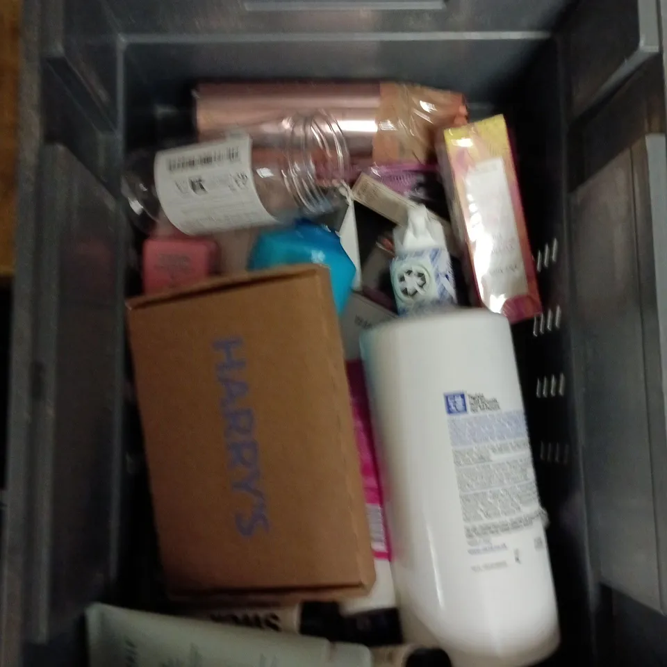 APPROXIMATELY 20 HEALTH AND BEAUTY PRODUCTS TO INCLUDE CETAPHIL GENTILE SKIN CLEANSER, HEMP TOOTHPASTE AND CERAVE HYDRATING CLEANSER