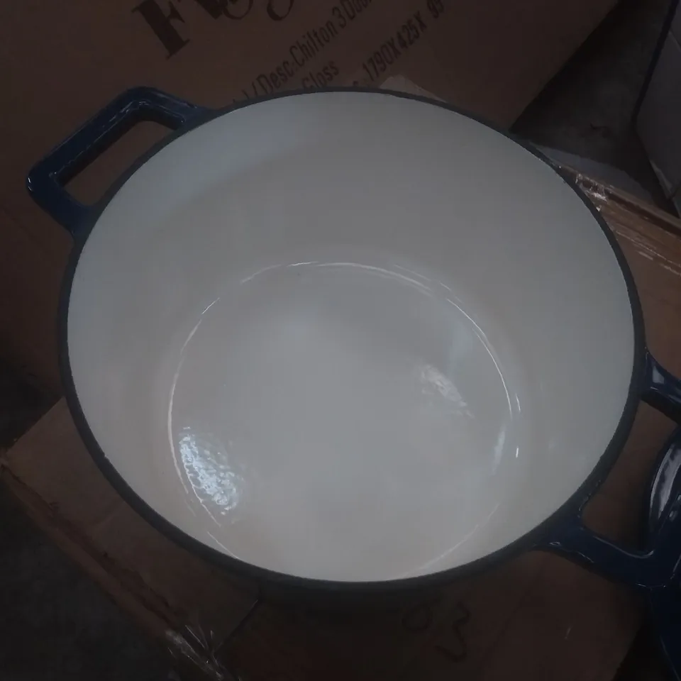 BOXED ARGON TABLEWARE 4.5L CAST IRON CASSEROLE DISH