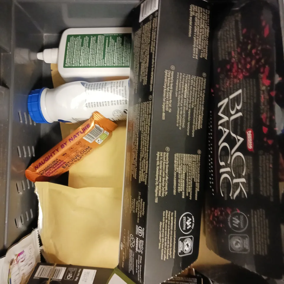 APPROXIMATELY 20 ASSORTED FOOD/DRINKS PRODUCTS TO INCLUDE ORGANIC POPPING CORN, FRESUBIN SUPPLEMENT DRINK, PURE VANILLA EXTRACT ETC