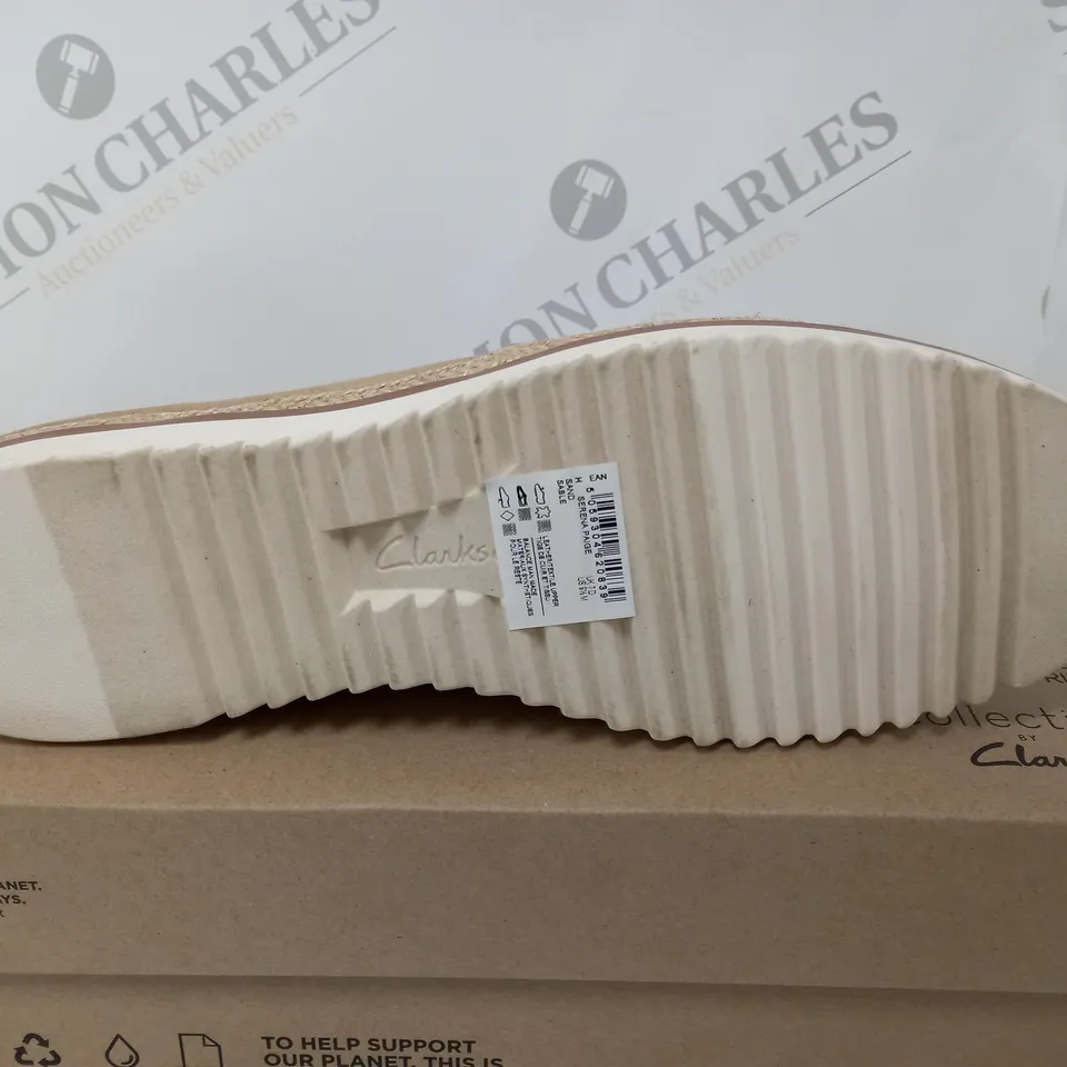 BOXED PAIR OF CLARKS SERENA PAIGE SLIP-ON SHOES IN SAND UK SIZE 7