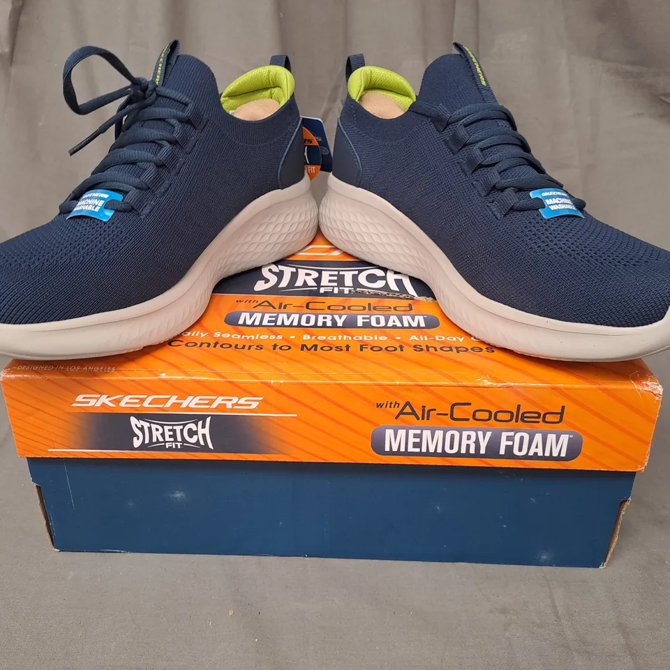 BOXED PAIR OF SKECHERS STRETCH FIT SHOES IN NAVY UK SIZE 9.5