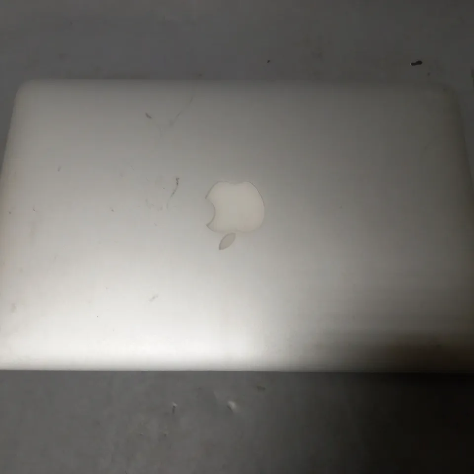 APPLE MACBOOK AIR 7 - A1465