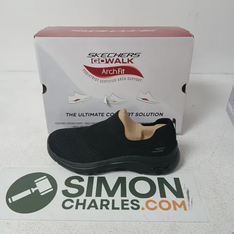 SKECHERS GOWALK ARCH FIT SLIP-ON SHOES – BLACK SIZE 6