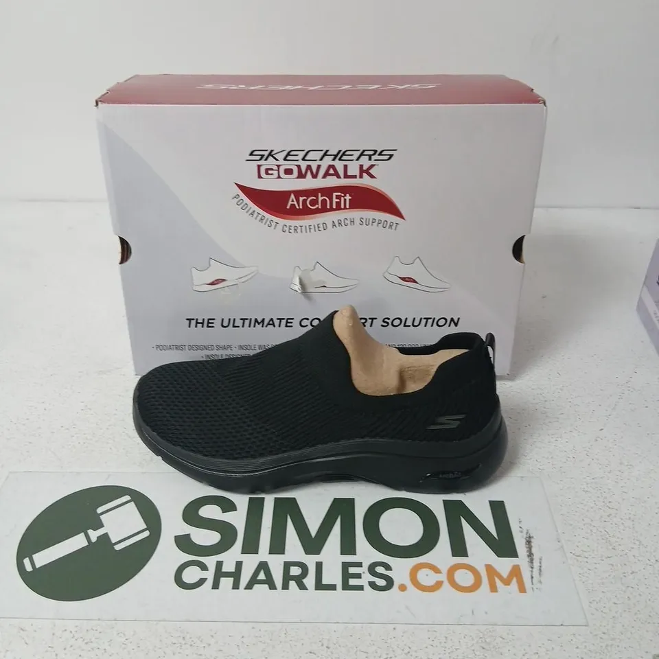SKECHERS GOWALK ARCH FIT SLIP-ON SHOES – BLACK SIZE 6