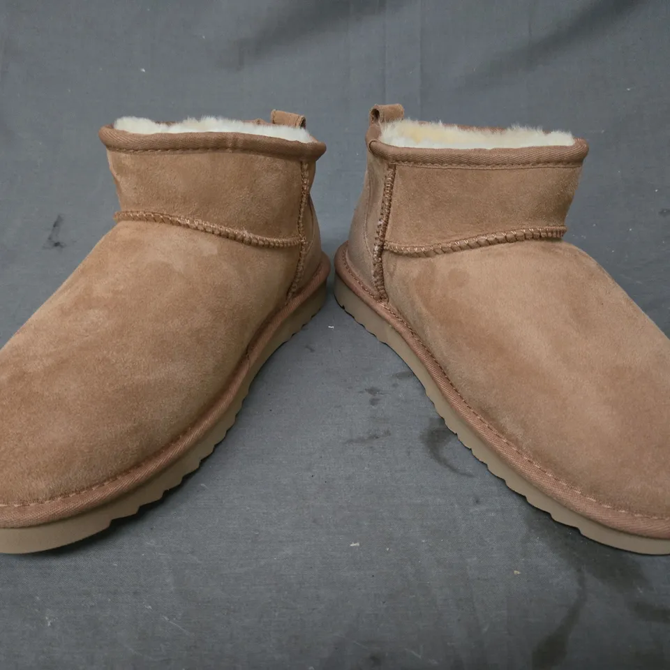 BOXED PAIR OF UGG SHOES IN CHESTNUT UK SIZE 6