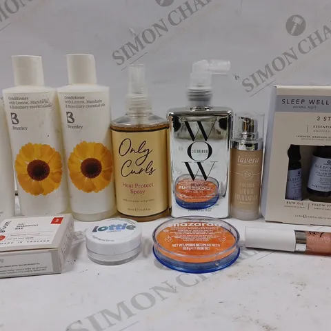 BOX OF APPROX 10 ASSORTED BEAUTY PRODUCTS TO INCLUDE ONLY CURLS HEAT PROTECT SPRAY, NO.7 HIGH SHINE LIPGLOSS, COLORWOW DREAM COAT SPRAY, ETC