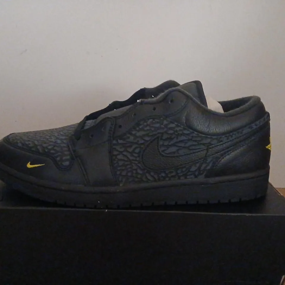 NIKE AIR JORDAN 1 LOW SE SNEAKERS – BLACK/ TOUR YELLOW-ANTHRACITE, UK 11.5 (BOXED)