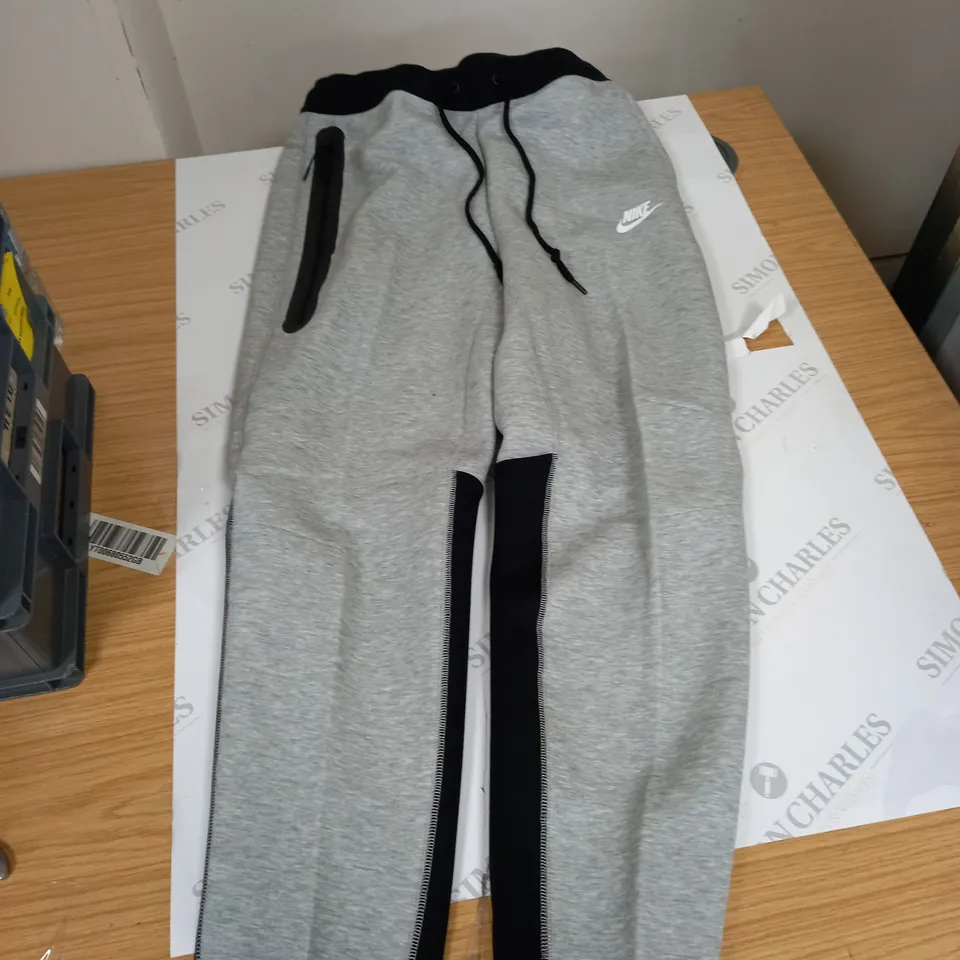 MENS BLACK AND GREY TECH FLEECE PANTS SIZE MEDIUM