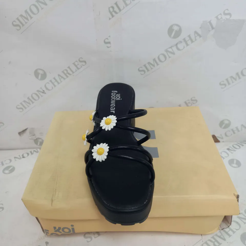 BOXED PAIR OF KOI FOOTWEAR BLOOMING DAISY STRAPPY SLIDERS IN BLACK - SIZE 5
