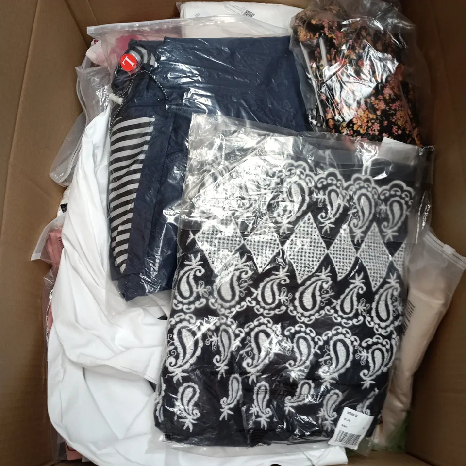 BOX OF APPROXIMATELY 25 ASSORTED CLOTHING ITEMS IN VARIOUS STYLES , COLOURS AND SIZES 