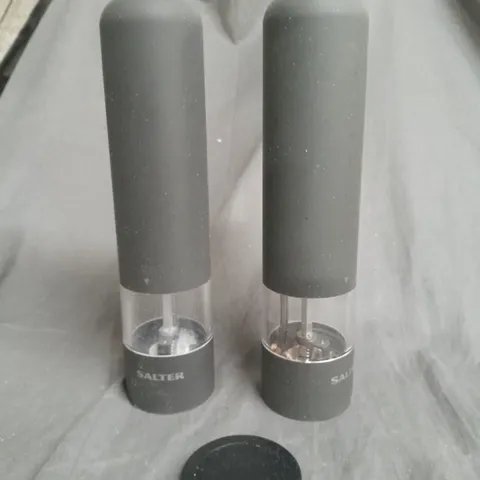 ELECTRONIC SALT AND PEPPER MILL SET