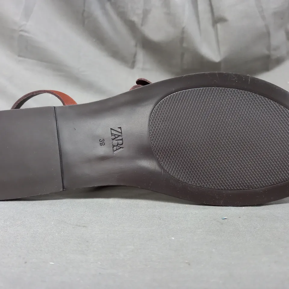 PAIR OF ZARA OPEN TOE FLAT SANDALS IN BROWN UK SIZE 6