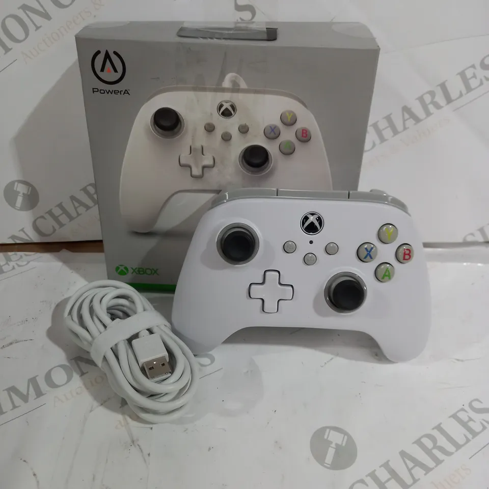 XBOX WIRED CONTROLLER IN WHITE
