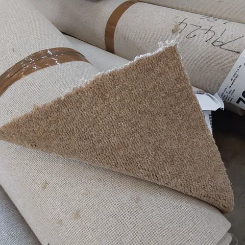 ROLL OF QUALITY RARE BREEDS MOORIT CARPET // SIZE: APPROX. 0.56 X 4m