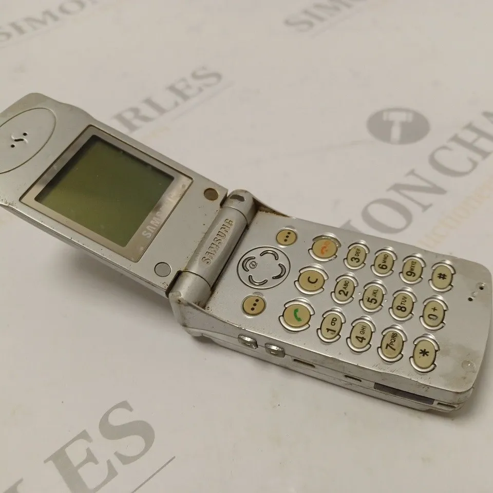 SAMSUNG FLIP PHONE
