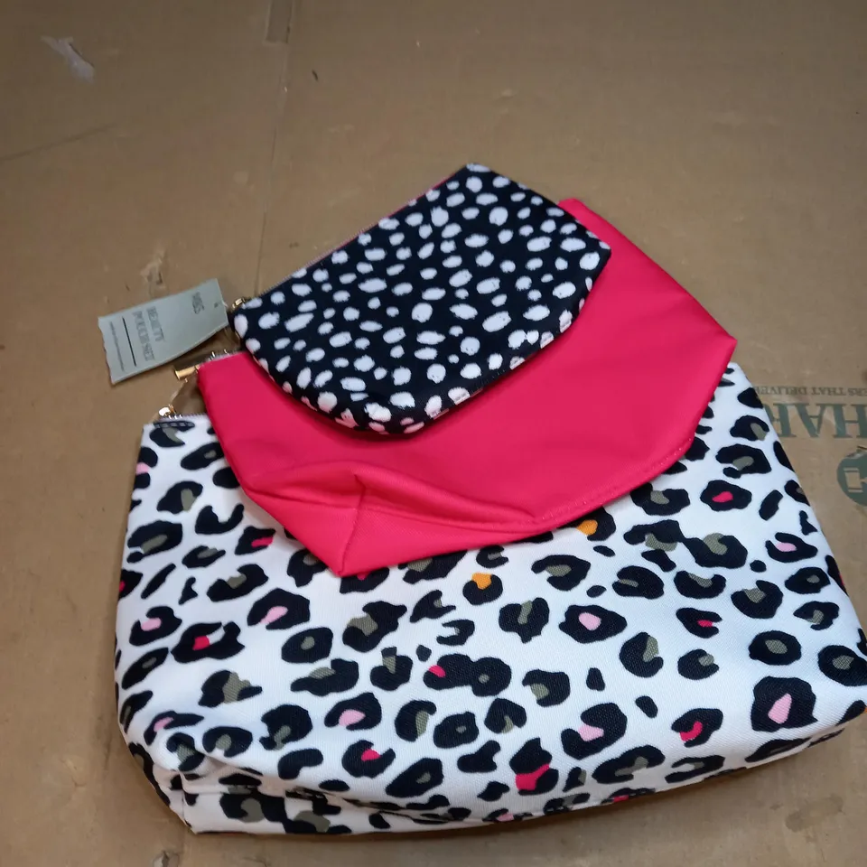 M&S BEAUTY POUCH SET