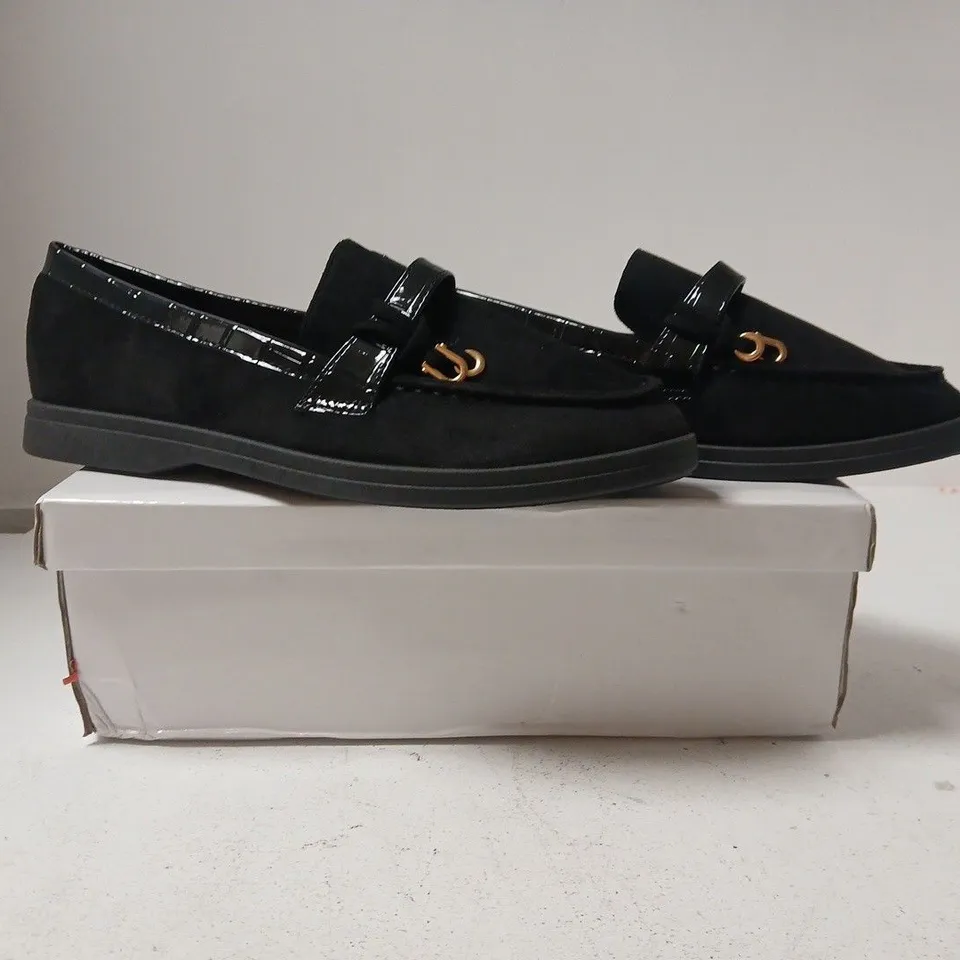 BOXED PAIR OF CM PARIS WOMEN'S LOAFERS N BLACK SIZE EU 40