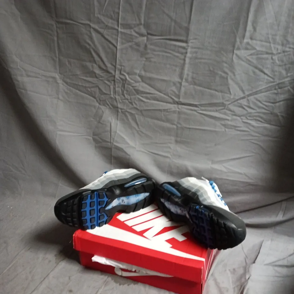 NIKE AIR MAX 95 OG SNEAKERS – WHITE, GREY & BLUE ACCENTS, UK 8.5 (US 9.5) – BOXED