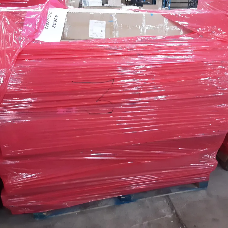 PALLET OF ASSORTED PRODUCTS TO INCLUDE 9FT PATIO UMBRELLA, 10FT PATIO UMBRELLA, 7.5FT 8RIBS FRILLS PATIO UMBRELLA, 2.7X6.4M PARASOL GREY