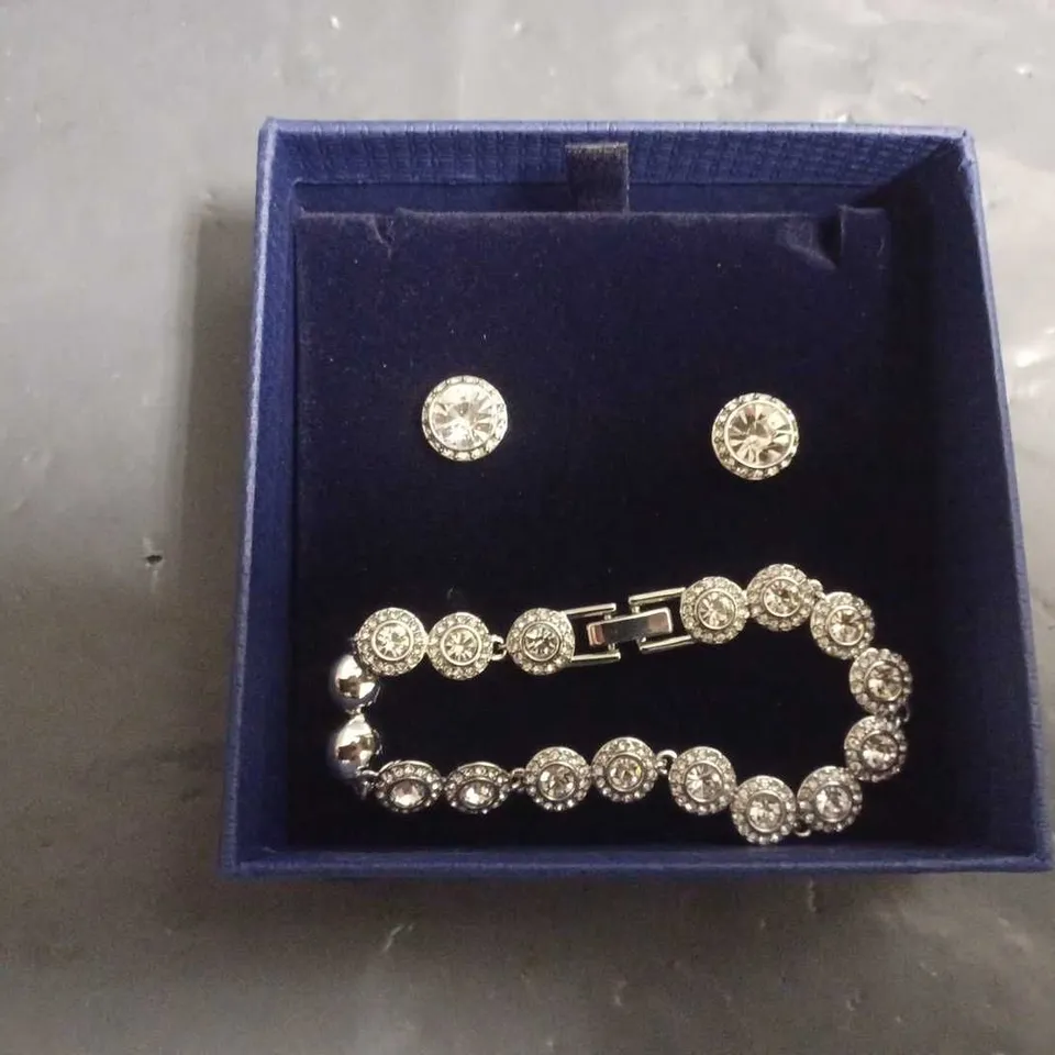 BOXED SWAROSKI UNA ANGELIC TENNIS BRACELET ROUND CUT WITH EARRINGS