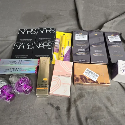 APPROXIMATELY 12 ASSORTED HEALTH & BEAUTY PRODUCTS TO INCLUDE NARS POWDER, EYEBROW PEN, AND HAIR MASK ETC.