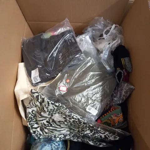 BOX OF APPROX 35 ASSORTED CLOTHING ITEMS TO INCLUDE - DRESSES, T-SHIRTS AND TROUSERS