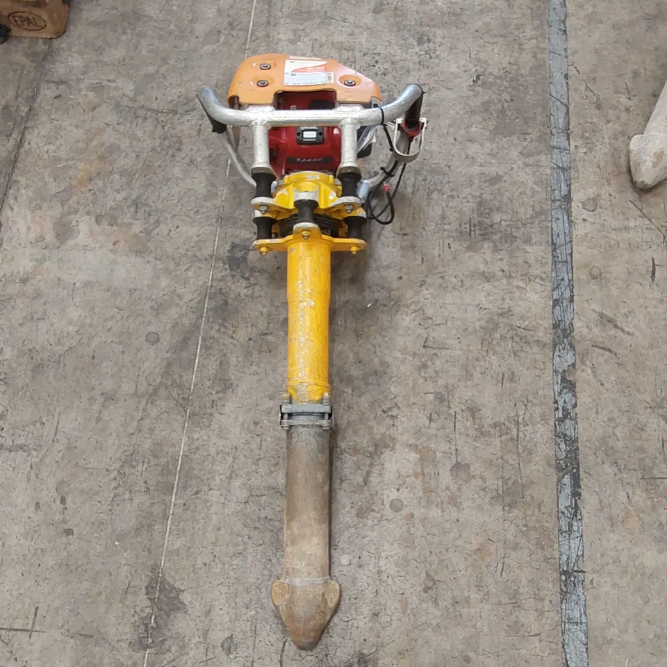 ROBEL 62.05 2 STROKE VERTICAL TAMPER - RAILWAY MAINTENANCE TOOL