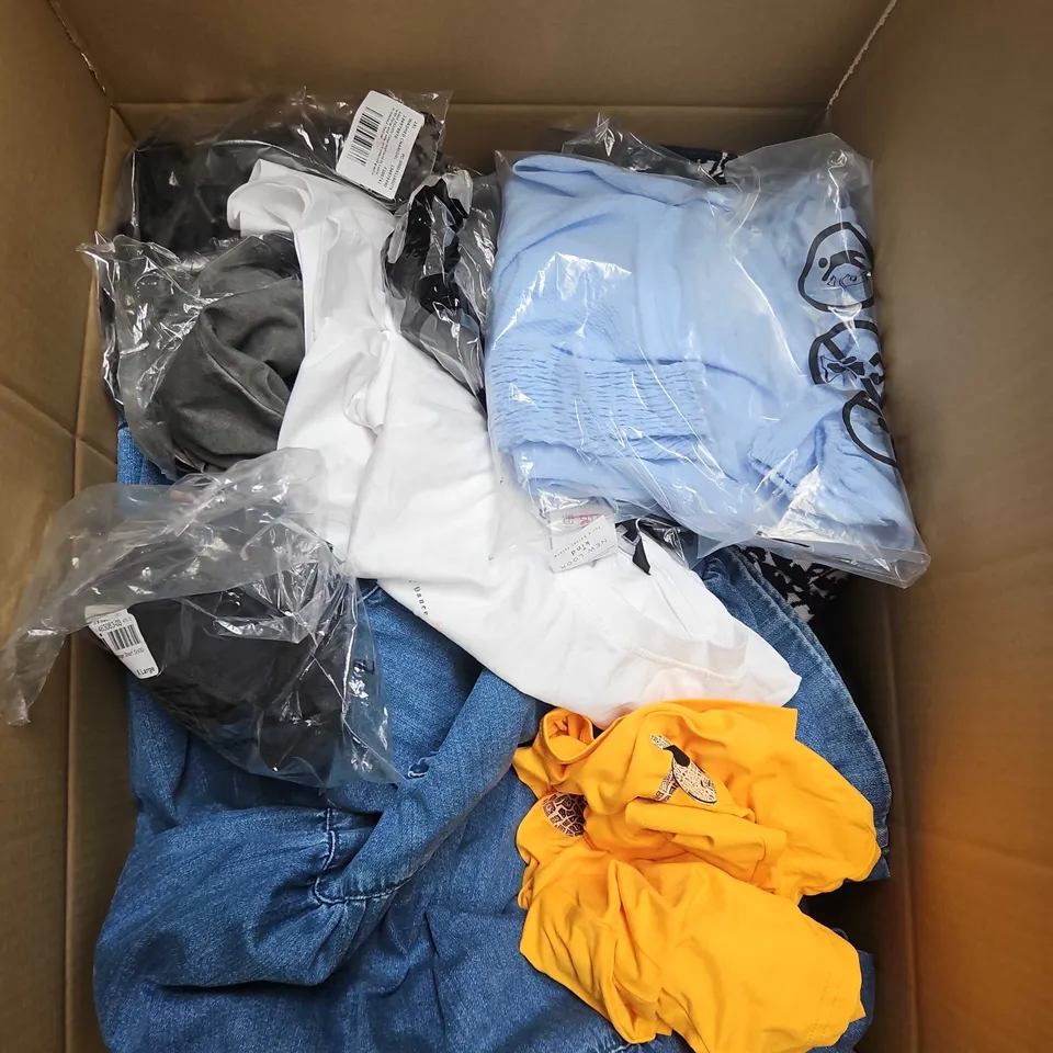 LARGE BOX OF APPROXIMATELY 20 ASSORTED CLOTHING ITEMS IN VARIOUS SIZES, STYLES AND COLOUR 
