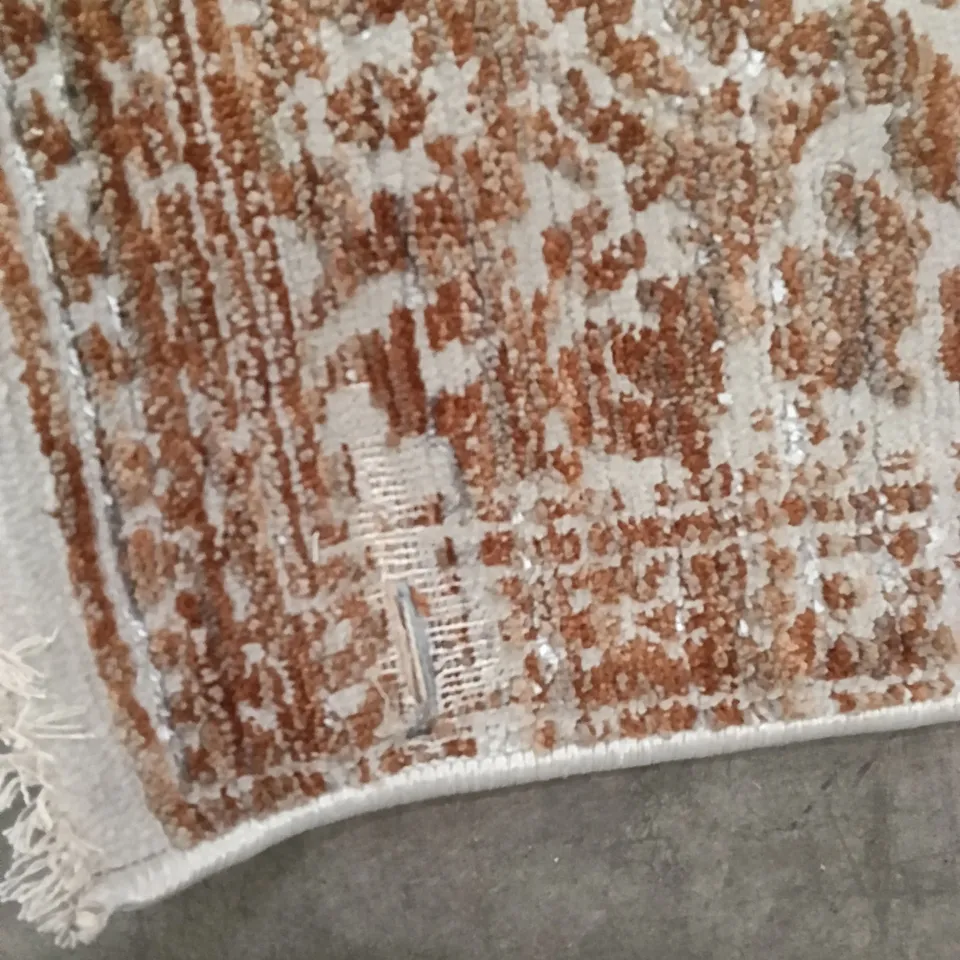 QUALITY DESIGN AREA RUG APPROXIMATELY 229 CM X 155 CM - CADSIDE SIGN FAULT