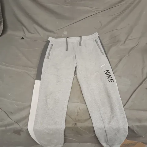 NIKE MEN'S SWEATPANTS – GREY, SIZE M, MADE IN CAMBODIA