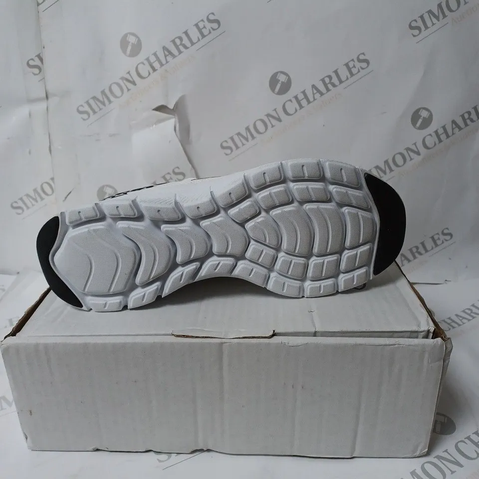 BOXED PAIR OF SKECHERS TRAINERS IN WHITE SIZE 6