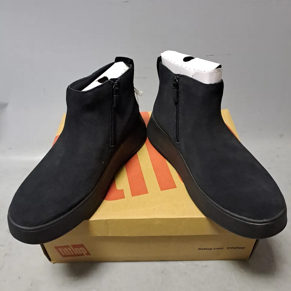 BOXED PAIR OF FITFLOP F-MODE SUEDE FLATFORM ZIP ANKLE BOOTS IN BLACK SIZE 5.5