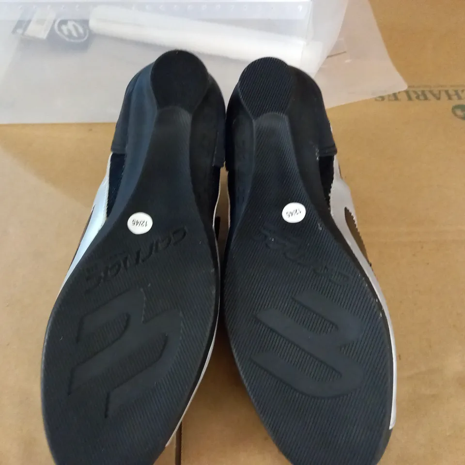 PAIR OF CARNAC EOS CYCLING SHOES WITH RUBBER SOLES IN SILVER BLACK - FR 45 US 12