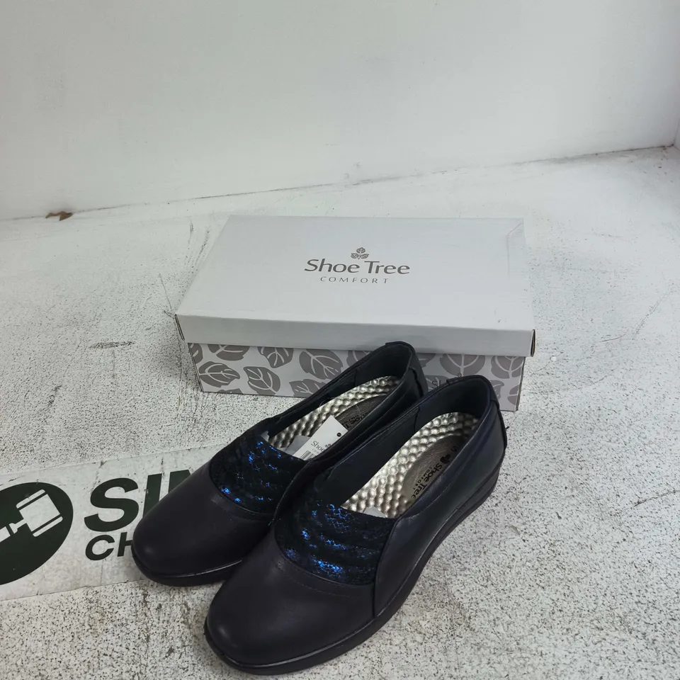 SHOE TREE COMFORT IRENE NAVY – WOMEN'S SHOES, UK SIZE 5, BOXED