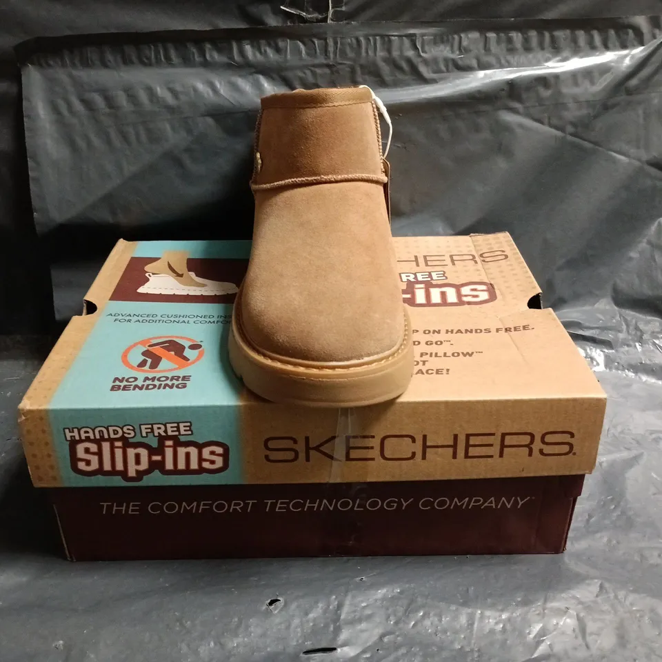 BOXED PAIR OF SKECHERS SLIP-IN WOMEN'S SHOES IN CHESTNUT SIZE UK 3