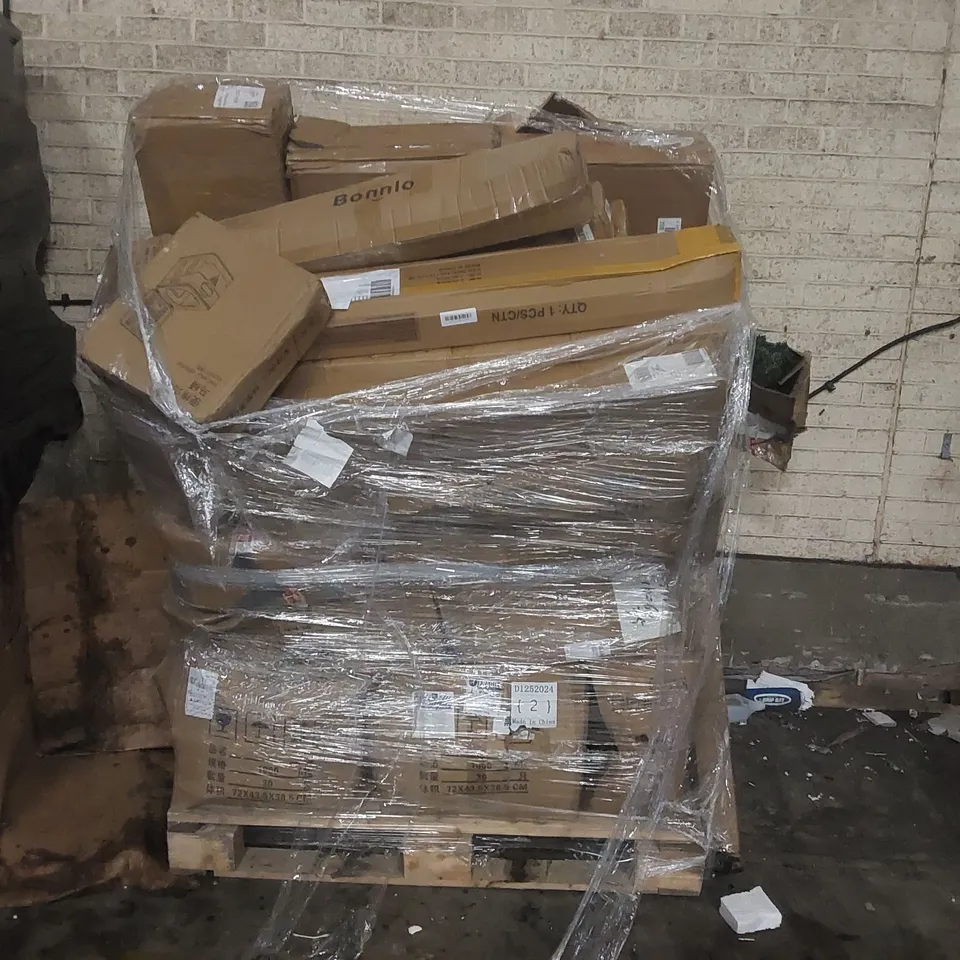 PALLET CONTAINING A LARGE QUANTITY OF ASSORTED ITEMS INCLUDING ARTIFICIAL CHRISTMAS TREES, PORTABLE VEHICLE CLOSTESTOOL ECT