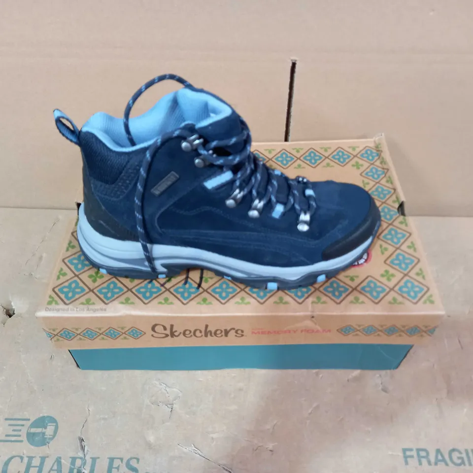 BOXED PAIR OF SKECHERS- SIZE 4