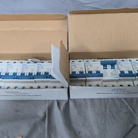 10 ASSORTED MINIATURE CIRCUIT BREAKER SETS 