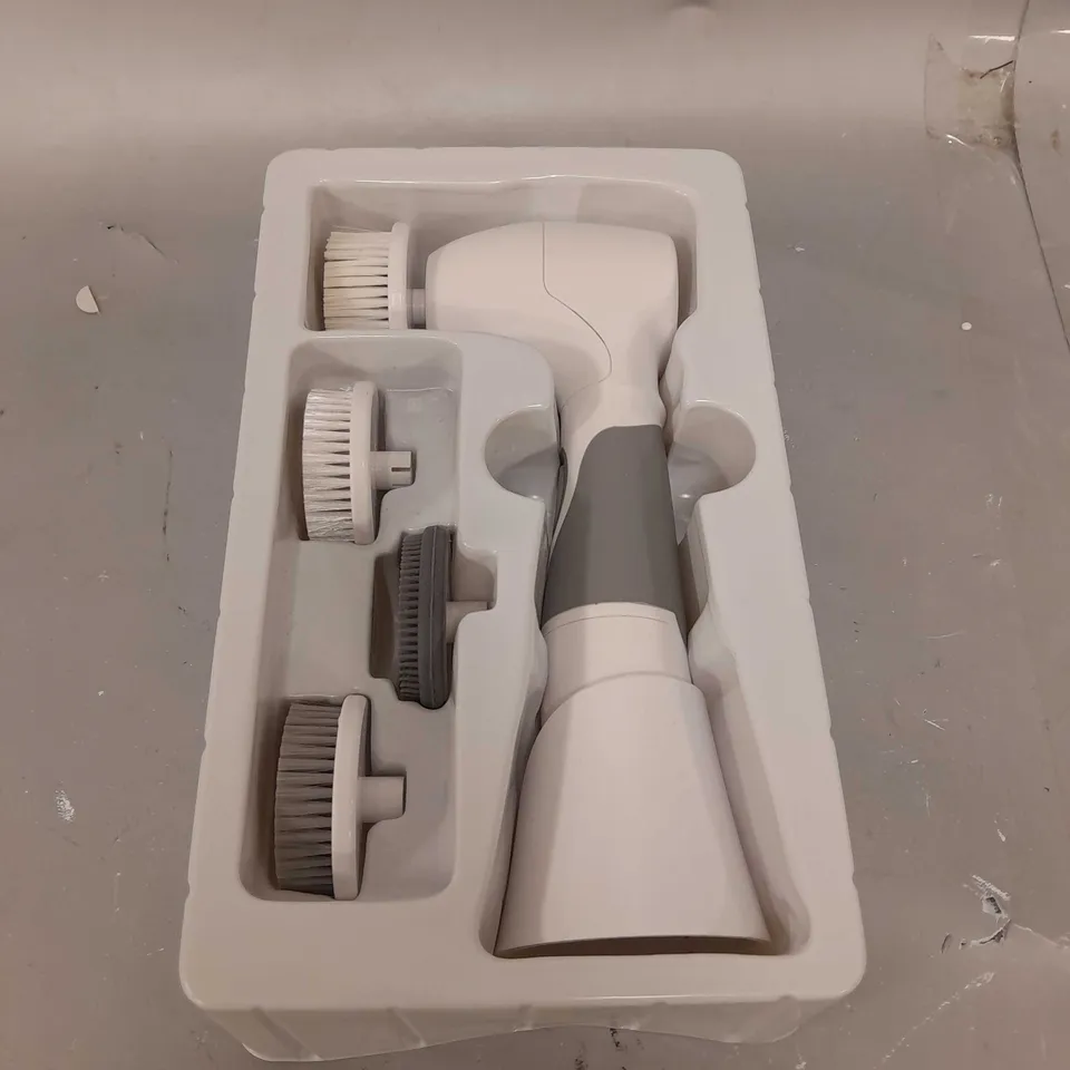 BLUSHLY CLEANSING & EXFOLIATING FACE BRUSH