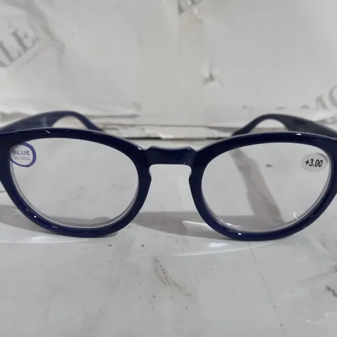 BOX OF 3 PAIRS OF BEN DE LISI READERS COLLECTION GLASSES