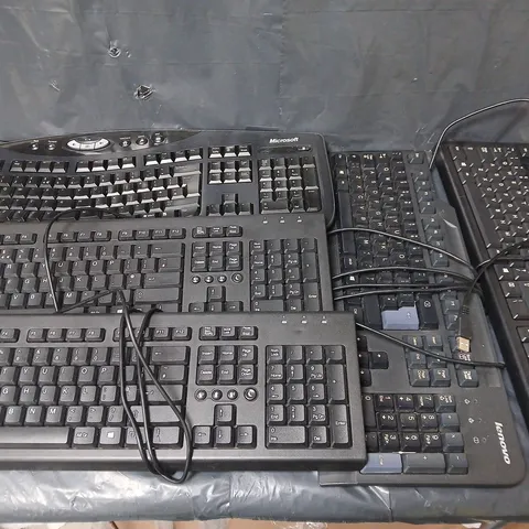 APPROXIMATELY 22 ASSORTED KEYBOARDS TO INCLUDE HP KU-1516, LENOVO KU-0225, MICROSOFT KU-459, ETC - COLLECTION ONLY