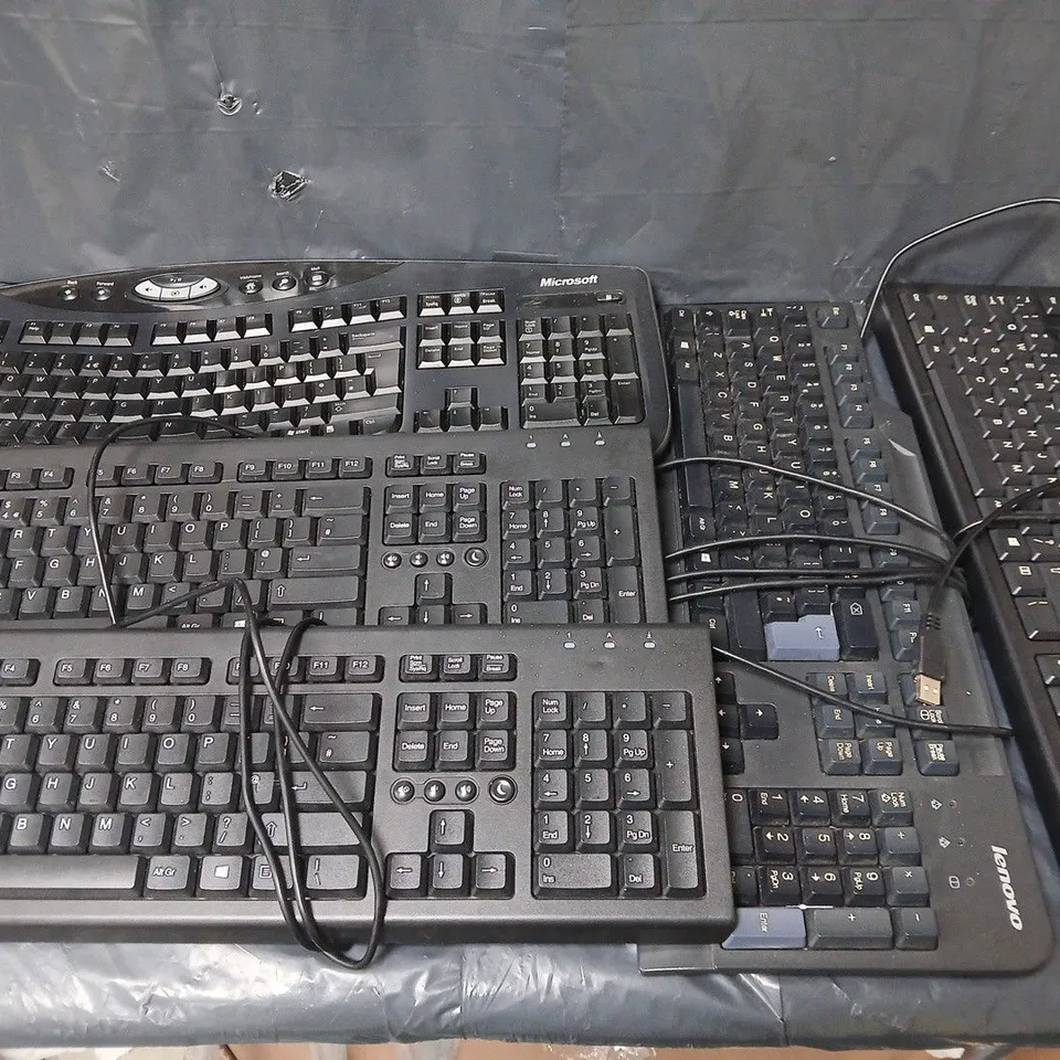 APPROXIMATELY 22 ASSORTED KEYBOARDS TO INCLUDE HP KU-1516, LENOVO KU-0225, MICROSOFT KU-459, ETC - COLLECTION ONLY