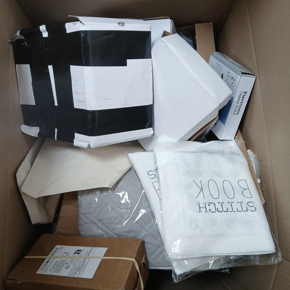 BOX OF APPROXIMATELY 15 ASSORTED HOUSEHOLD ITEMS TO INCLUDE SHOWER PARTS, LUGGAGE SCALES AND STITCH BOOK