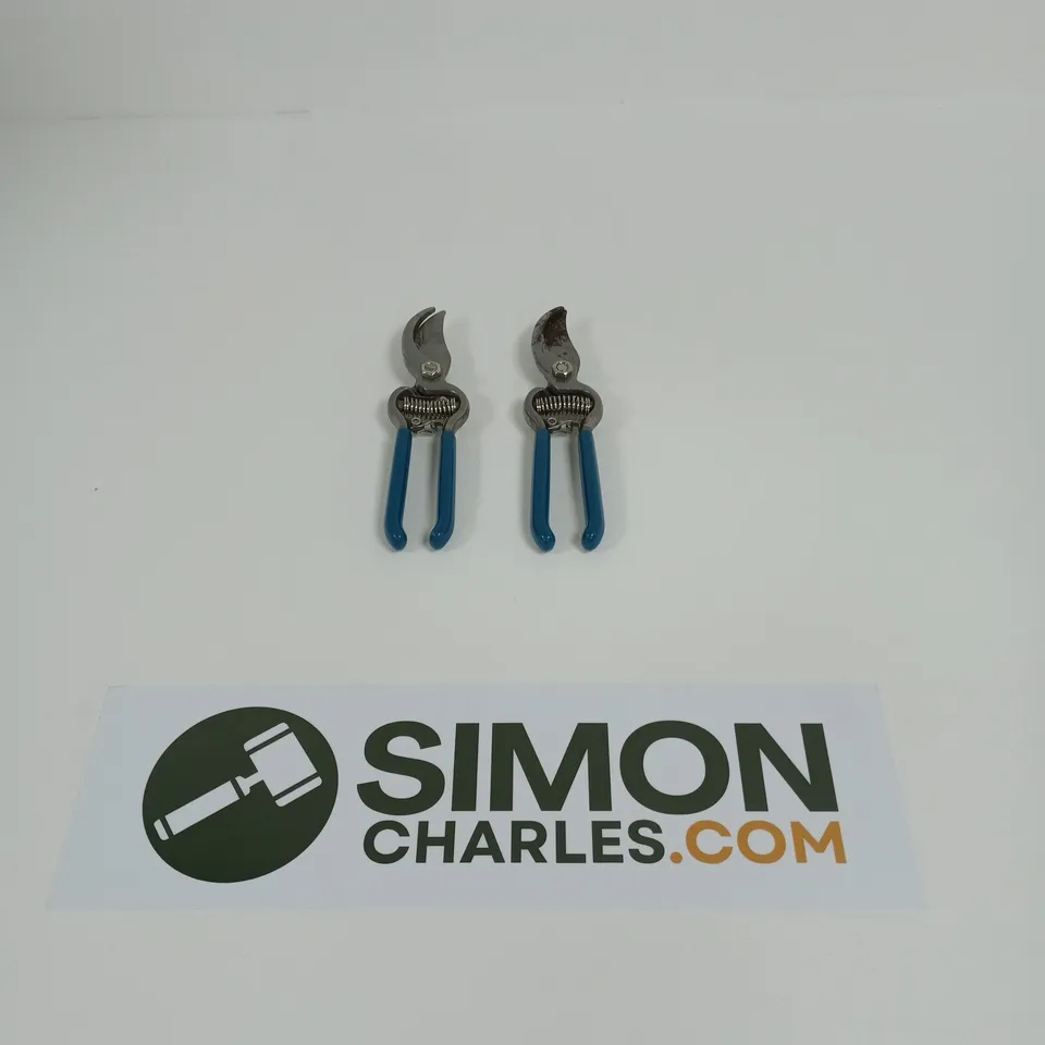 PAIR OF DARLAC SARAH RAVEN DROP FORGED BYPASS PRUNERS