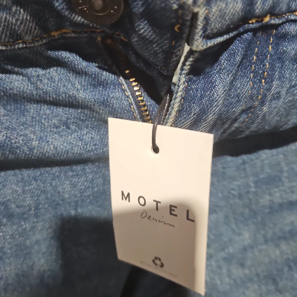 MOTEL DENIM LOW RISE JEANS – UK 8 (W26/L30)