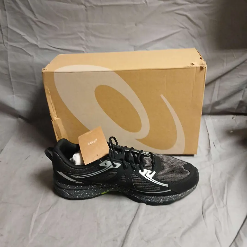 ASICS RUNNING SHOES – BLACK/GREY WITH NEON YELLOW ACCENTS - SIZE UK 9.5