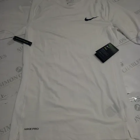 NIKE PRO WHITE T-SHIRT - L